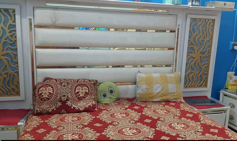 Bed, Wardrobe Dressing Table, Divider. 0