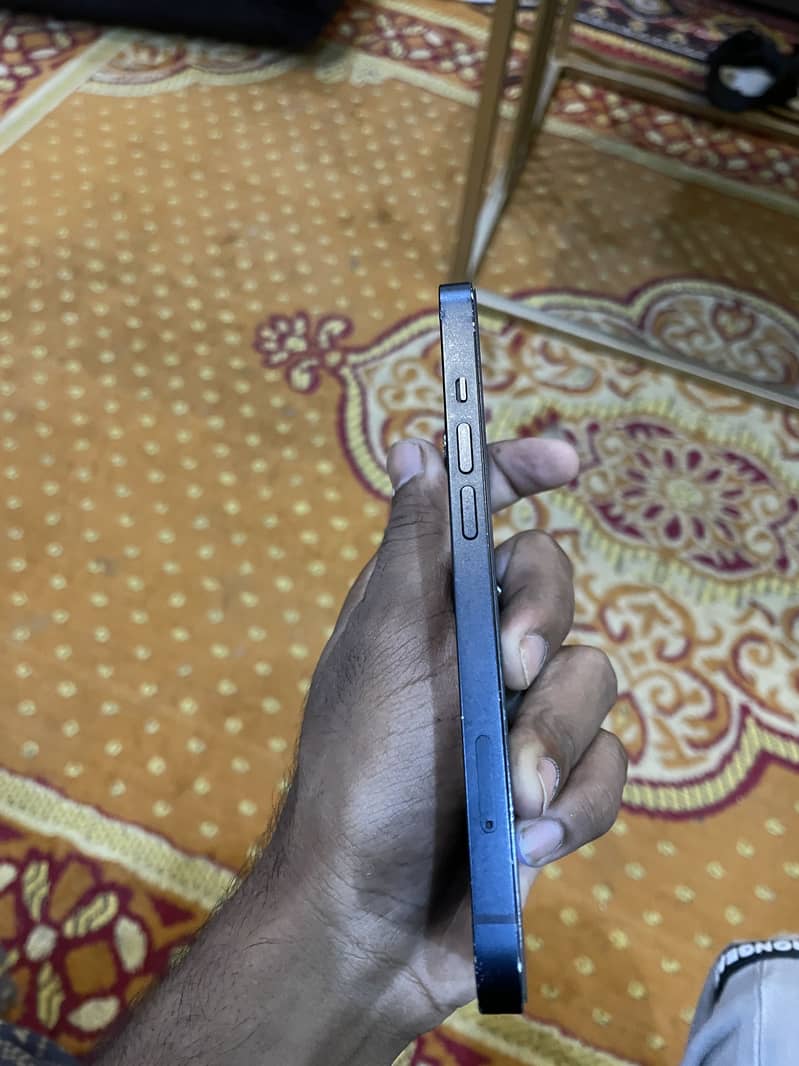 Apple iPhone 13 1