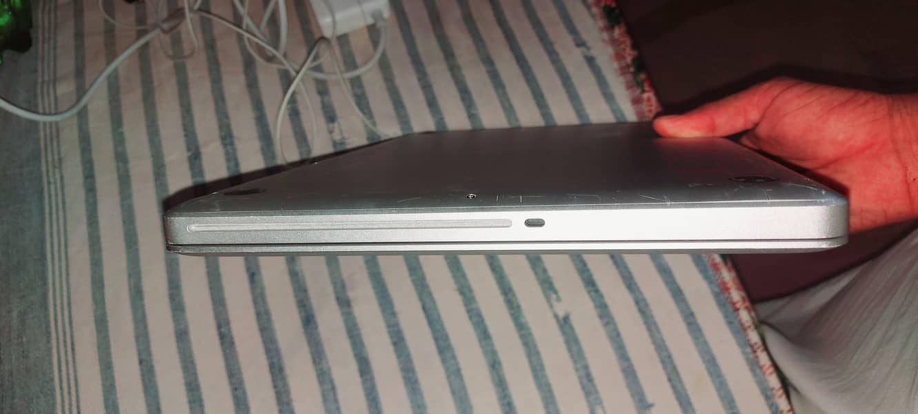 apple Macbook Pro 2