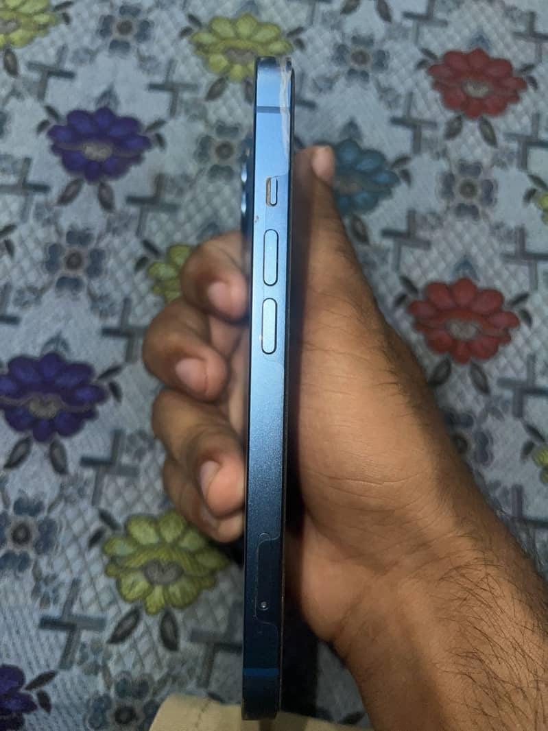 Apple iPhone 13 0