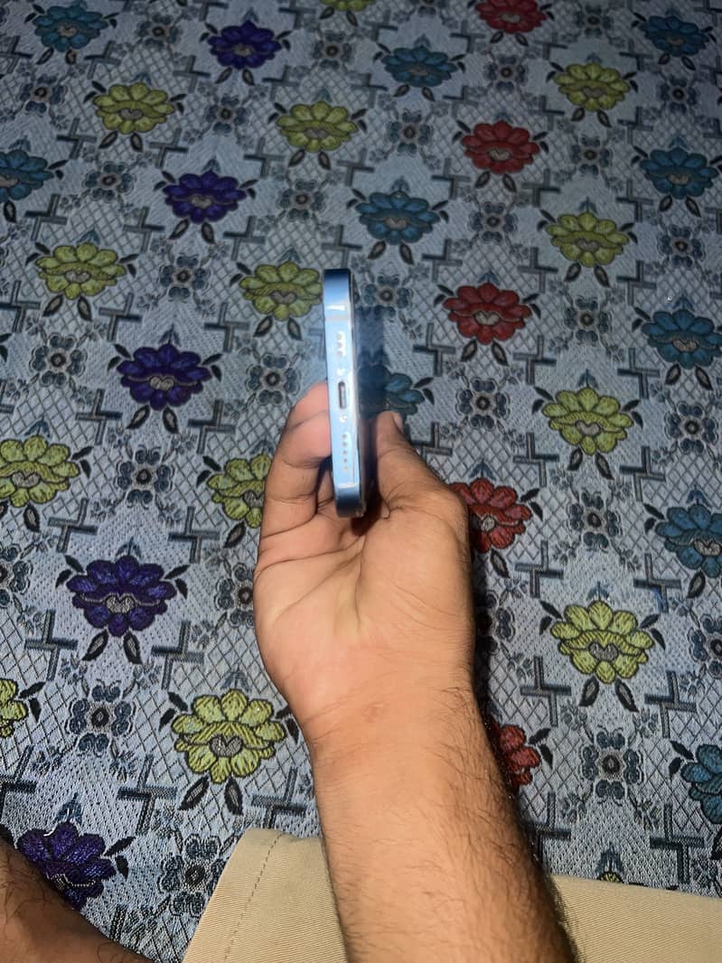 Apple iPhone 13 2