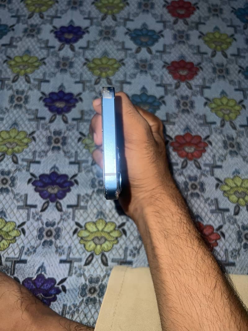 Apple iPhone 13 3