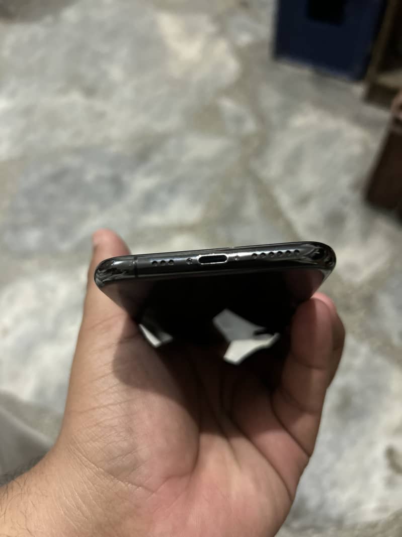Apple iPhone XS 1