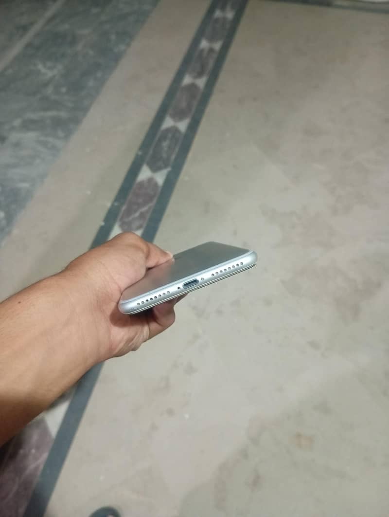 Apple iPhone 7 Plus 4