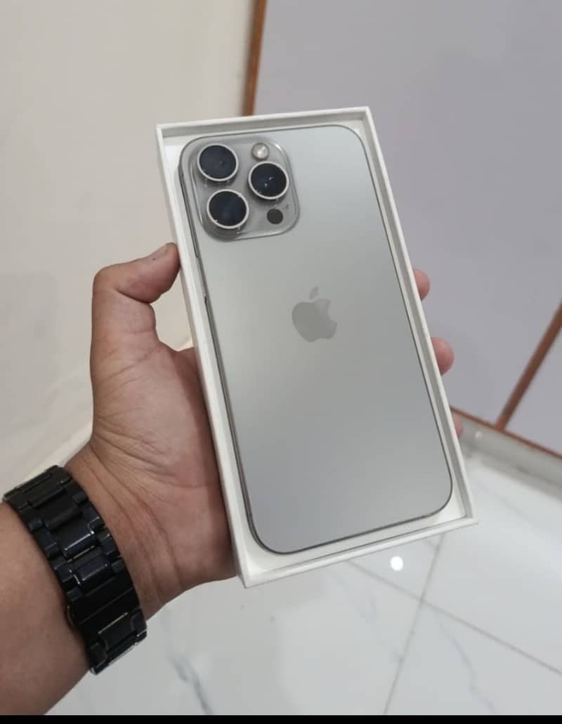 iPhone 15 Pro max 1