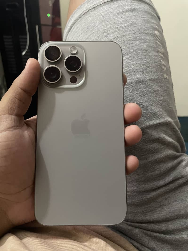 iPhone 15 Pro max 3