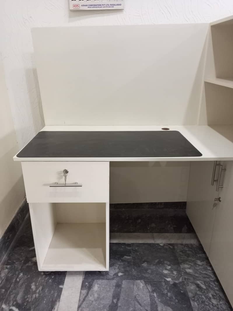 Good Computer Table 1