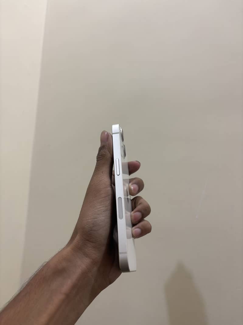 IPhone 13 Mint Condition 10/10 1