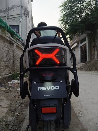 Revoo C32 Electric Scooty