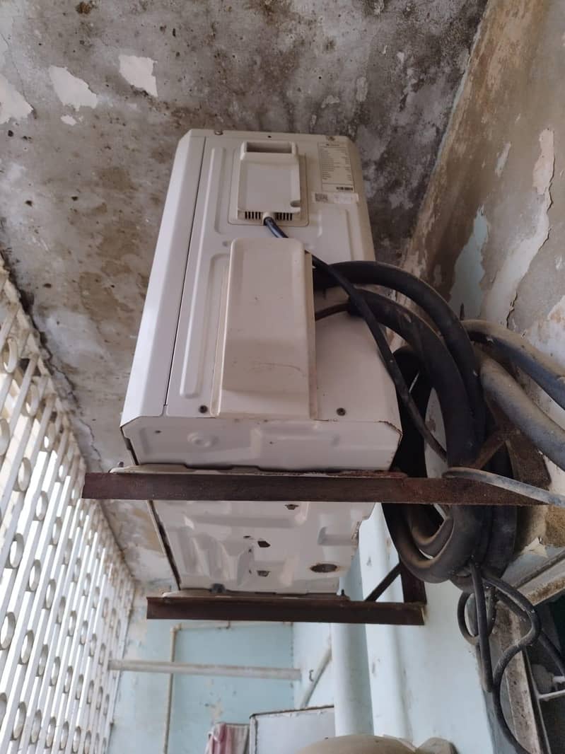 split Ac 0