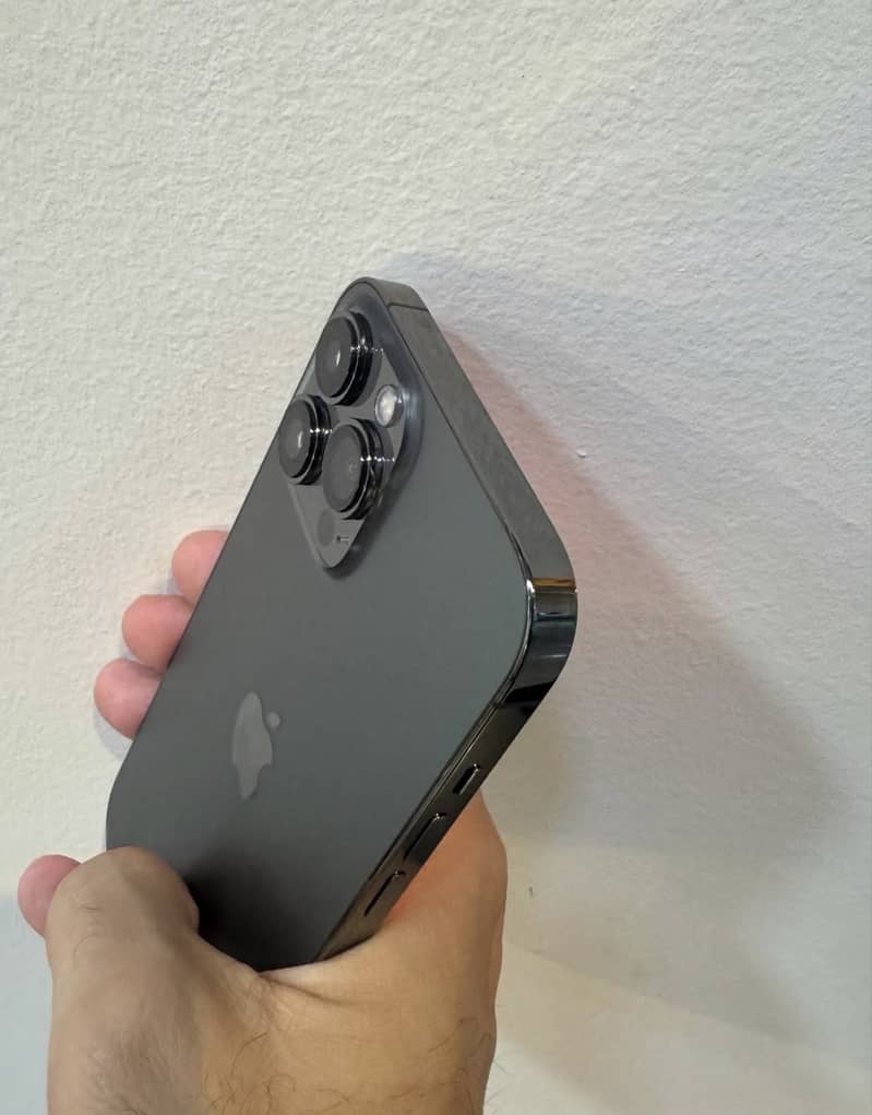 Apple iPhone 13 Pro Max 3