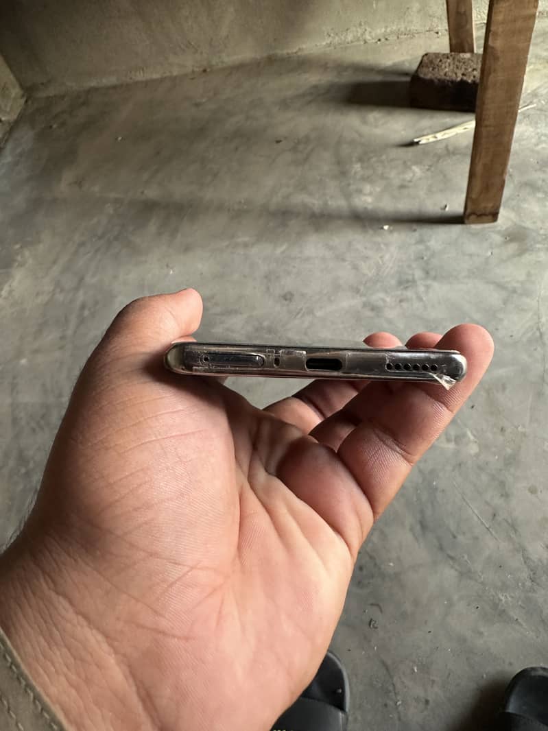 Tecno CAMON 40 Pro 4