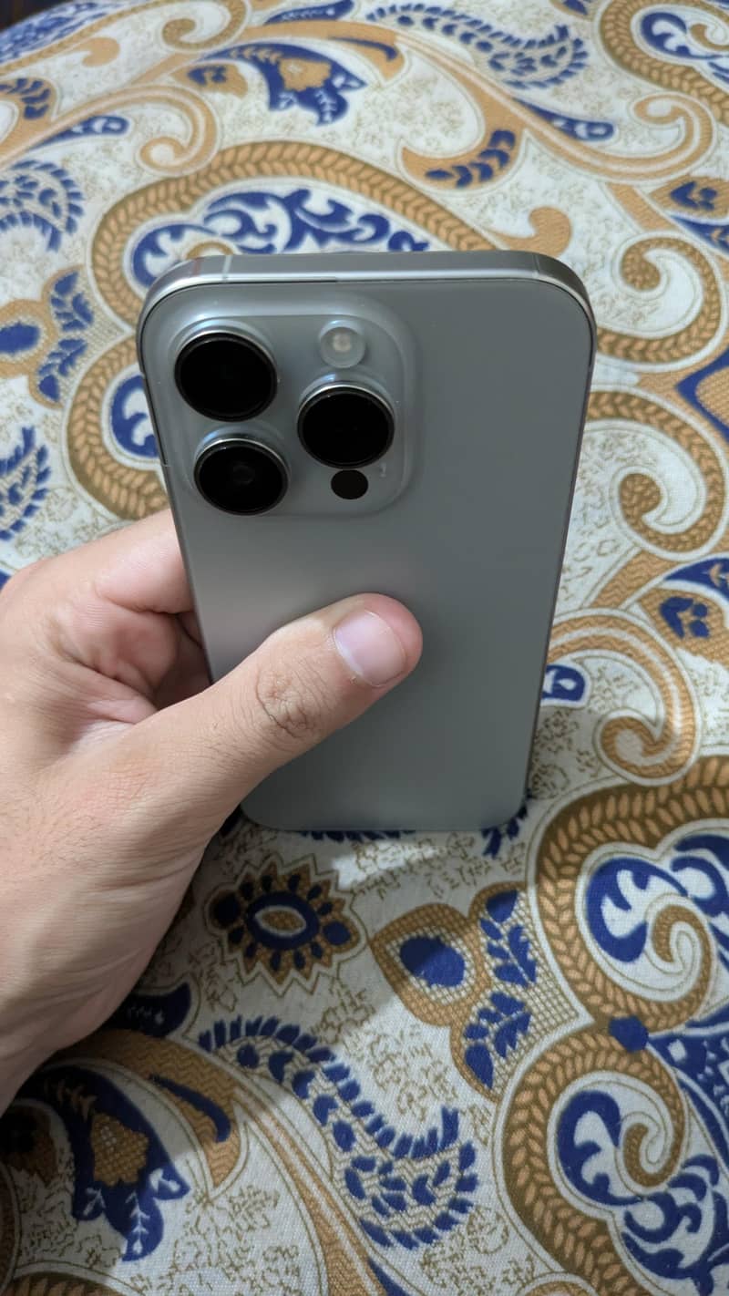Apple iPhone 16 Pro 0