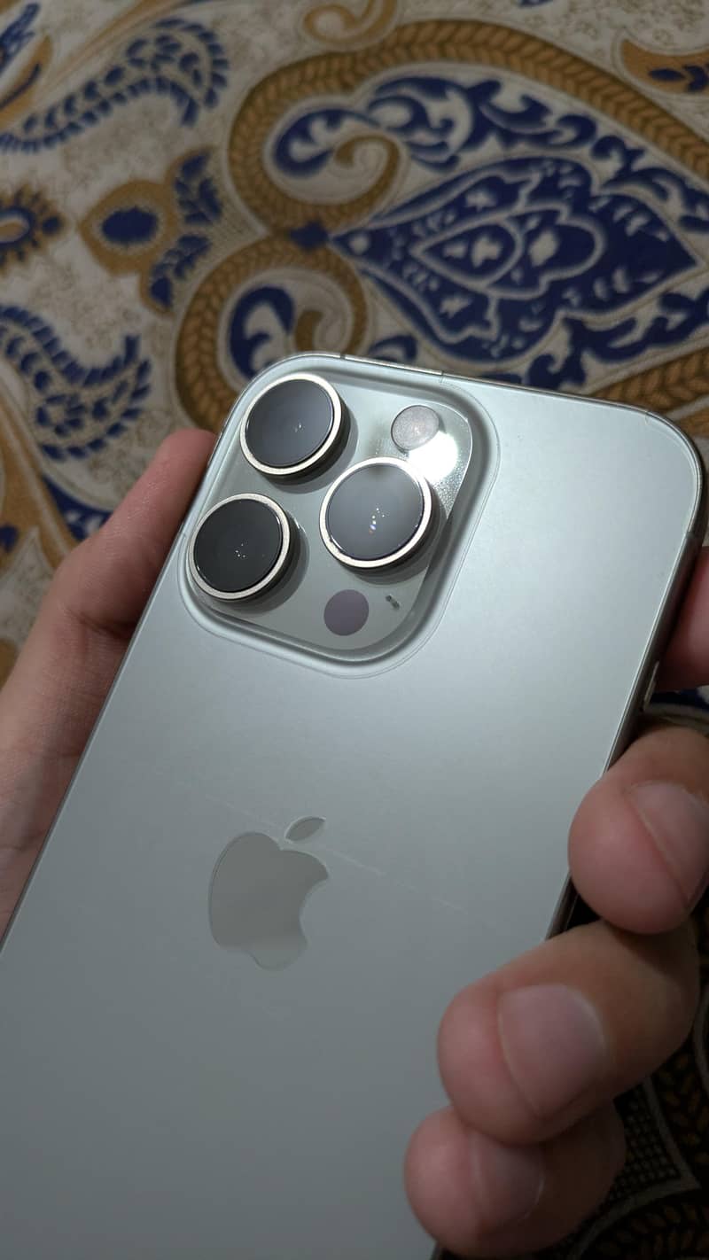 Apple iPhone 16 Pro 4