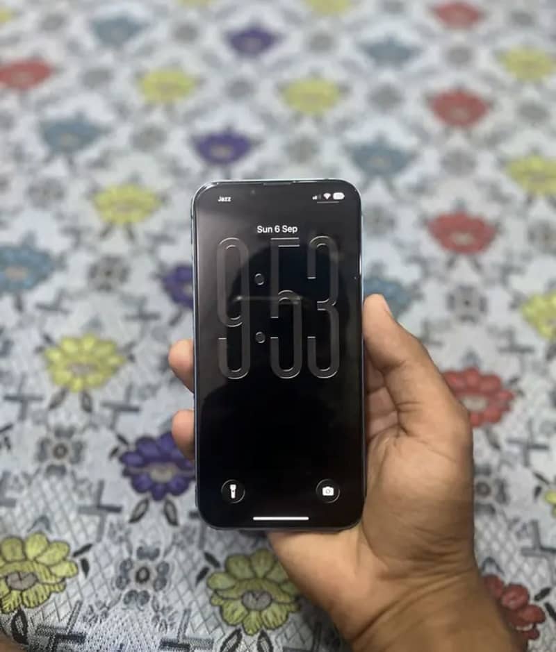 Apple iPhone 13 2