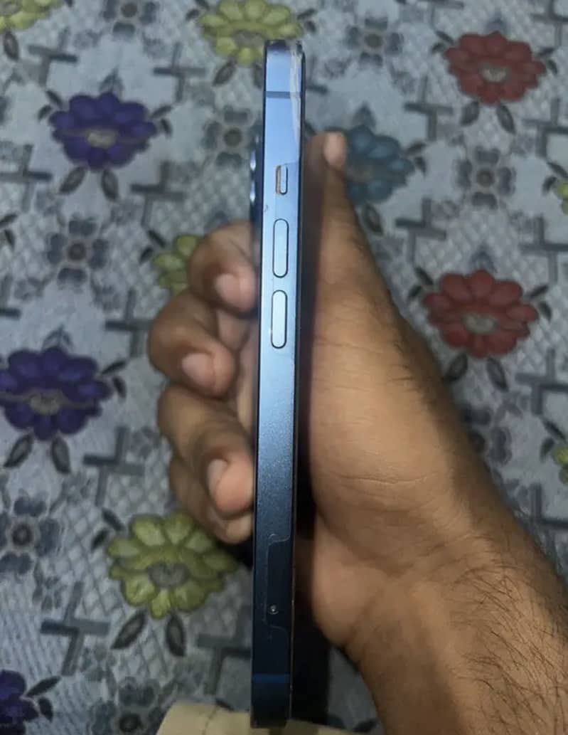 Apple iPhone 13 3
