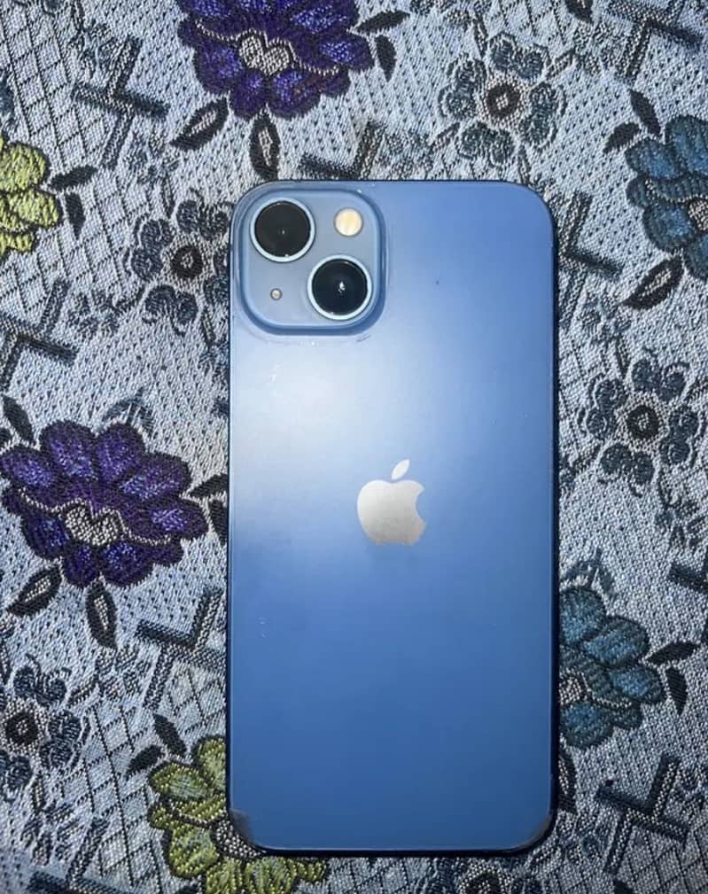 Apple iPhone 13 4