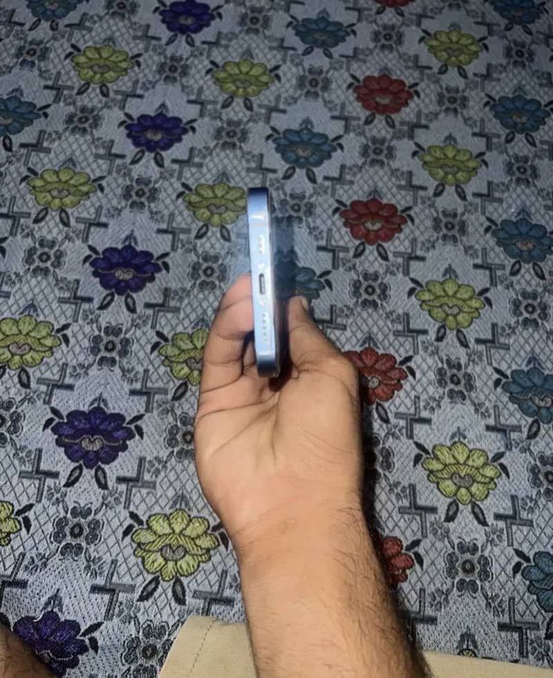 Apple iPhone 13 6