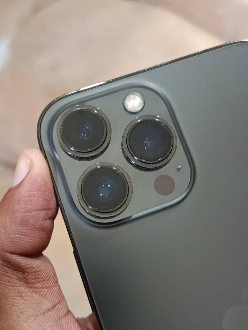 Apple iPhone 13 Pro Max 2
