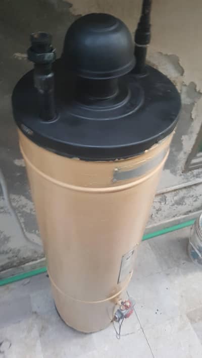 Singer Gas Geyser – 35 Gallon. Perfecty working no leakage