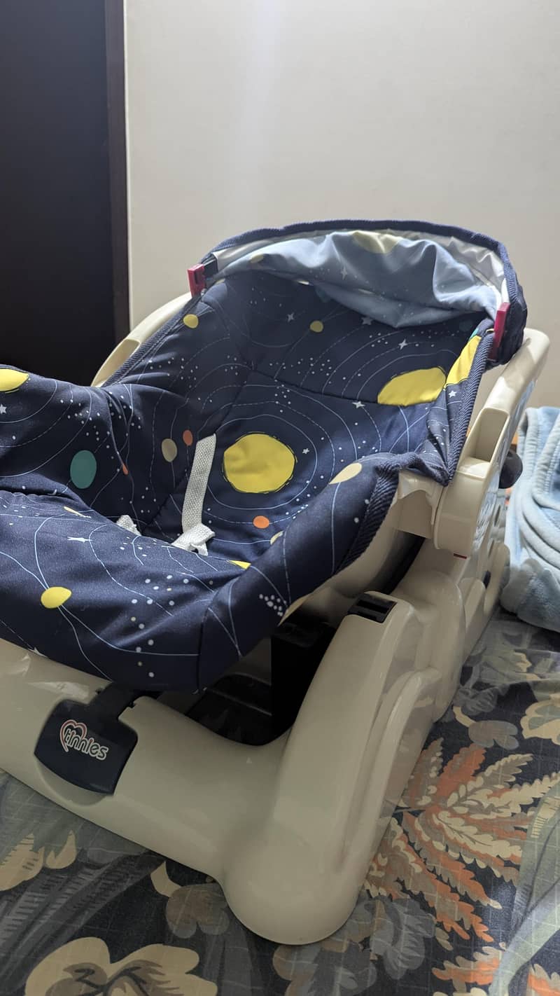 carry cot plus swing 1