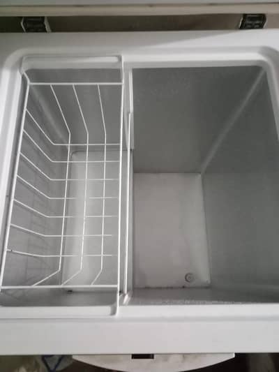 new freezer only 2 moth use I m  selling
