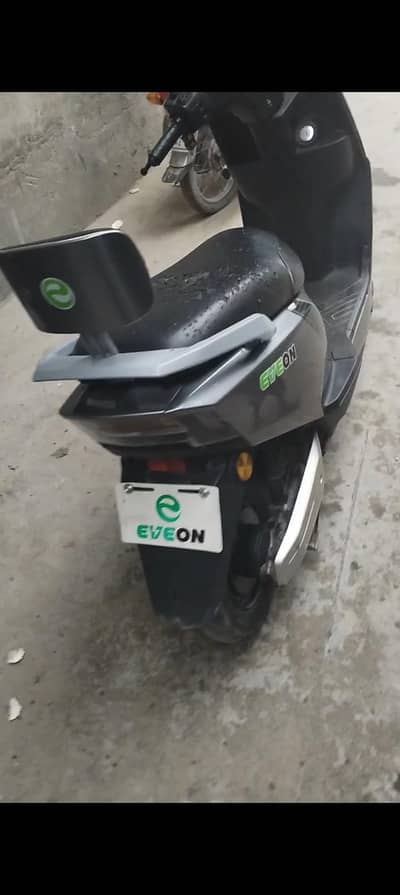 evee Scooty 2025 big size 10/9 A1 working condition. 130fnfki tarha ha.