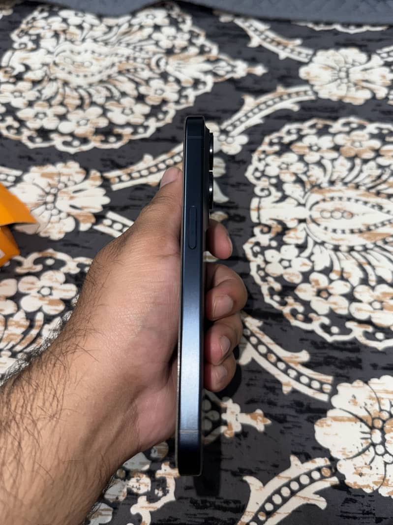 Apple iPhone 15 Pro 2