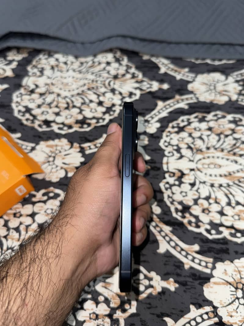 Apple iPhone 15 Pro 3