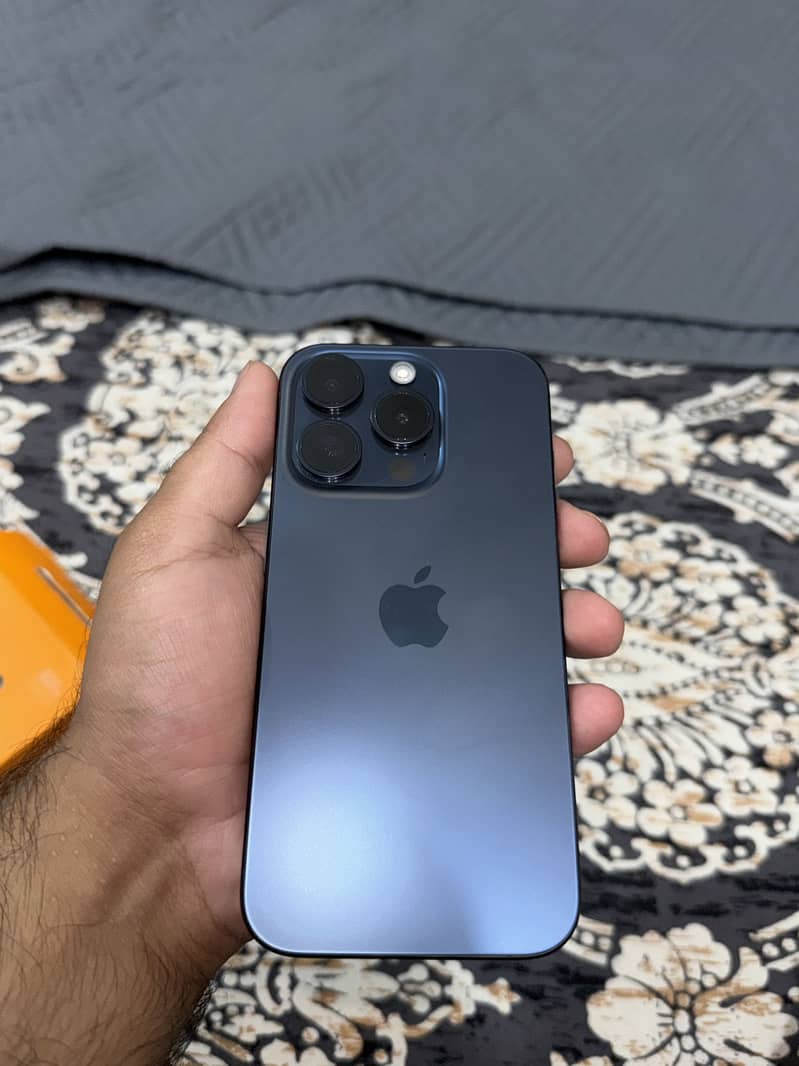 Apple iPhone 15 Pro 4