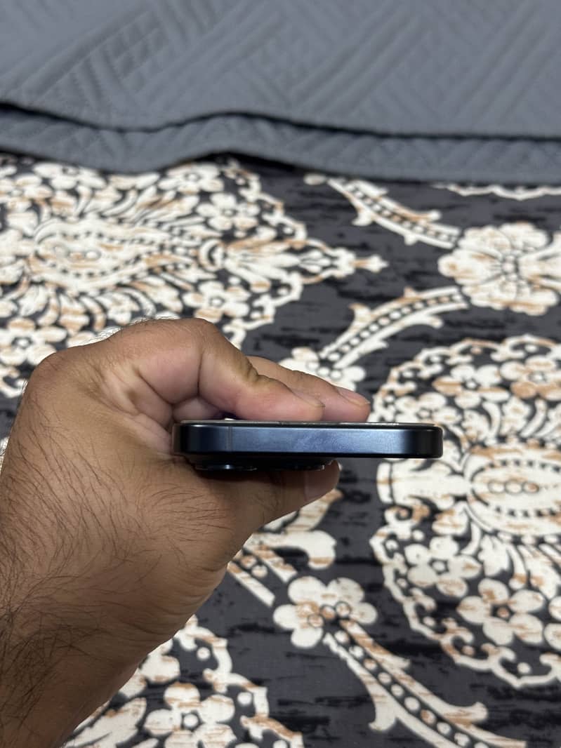 Apple iPhone 15 Pro 6