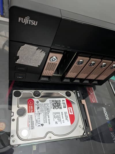 Fujitsu Celvin NAS Server Q902 - 6 Bay | Light used