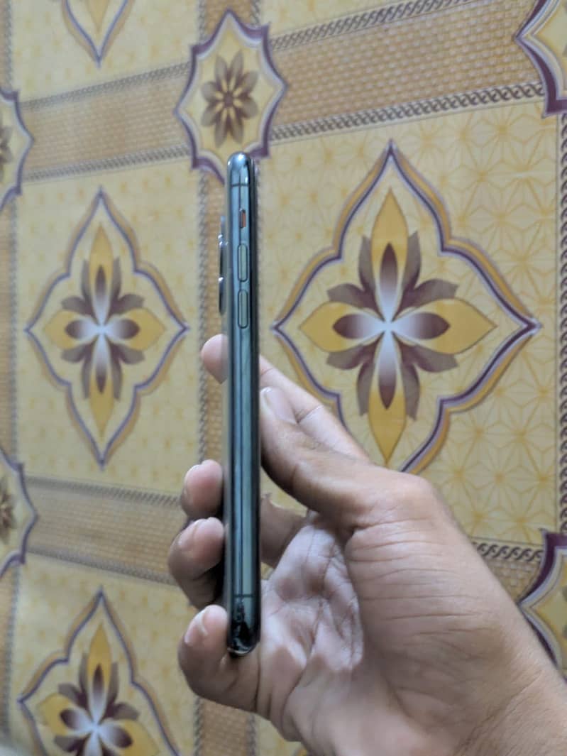 Apple iPhone 11 Pro 2