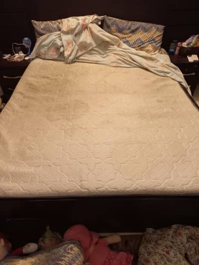 3 piece bedroom set available for sell