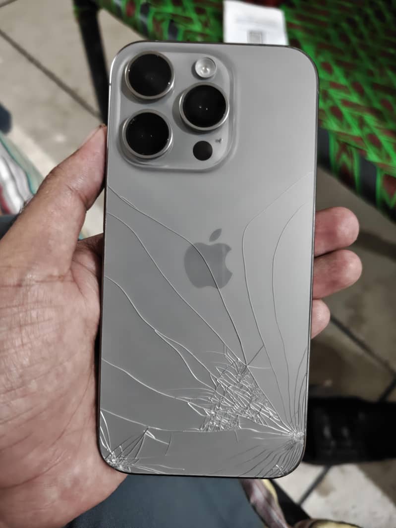 Apple iPhone 15 Pro 2