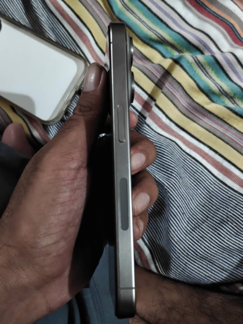 Apple iPhone 15 Pro 3
