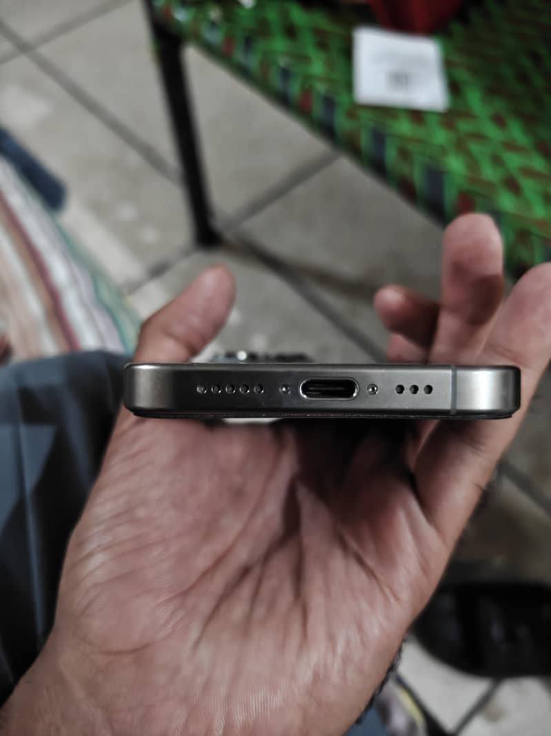 Apple iPhone 15 Pro 4