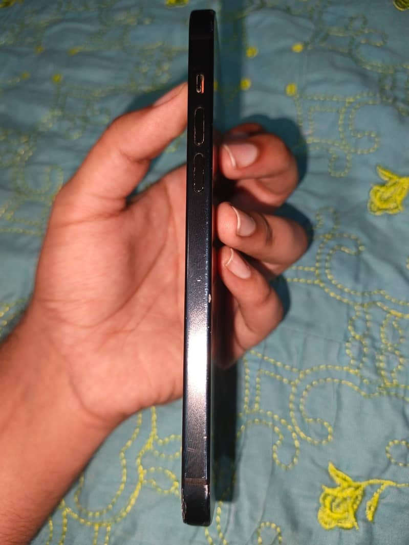 Apple iPhone 15 plus 4