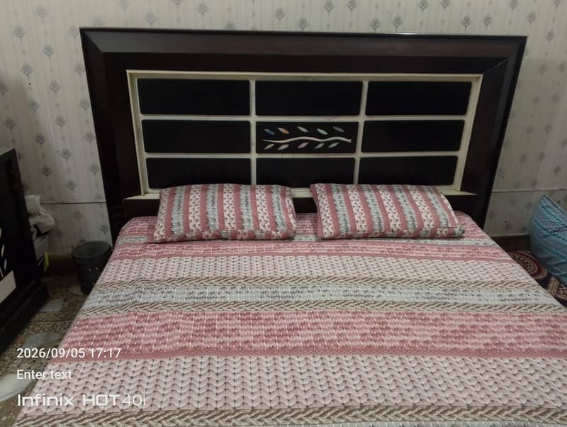 King sized bed + dressing table 0
