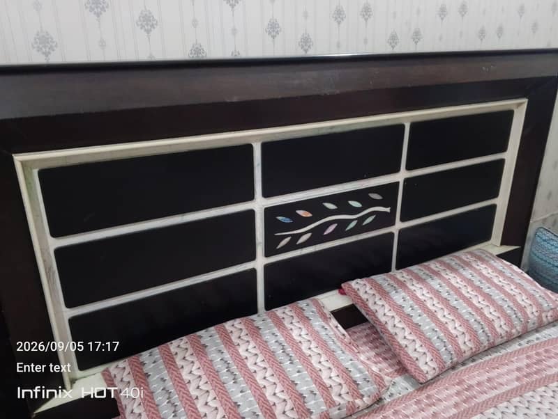 King sized bed + dressing table 3