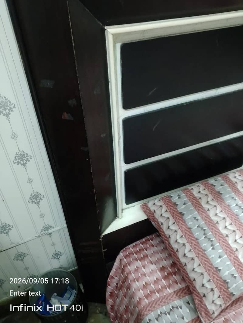 King sized bed + dressing table 4
