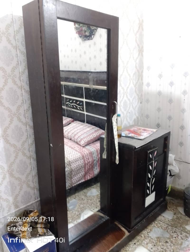 King sized bed + dressing table 6