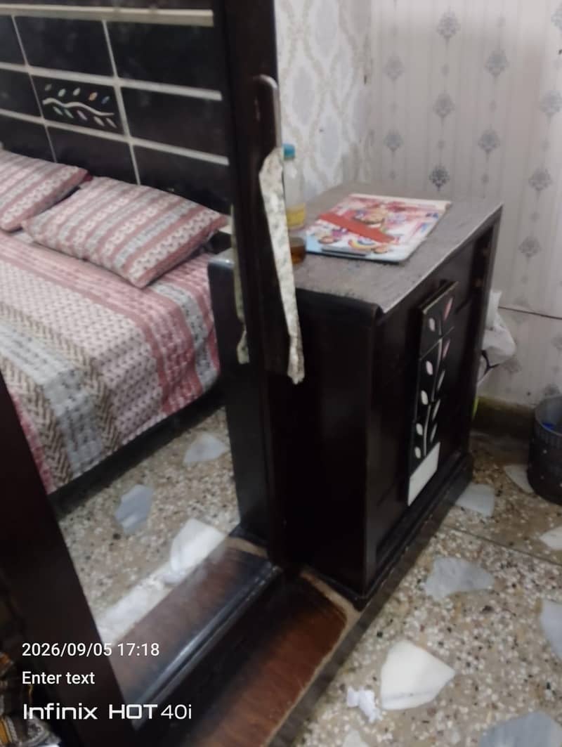 King sized bed + dressing table 7