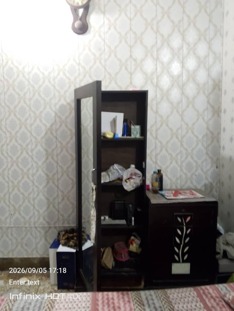 King sized bed + dressing table 9