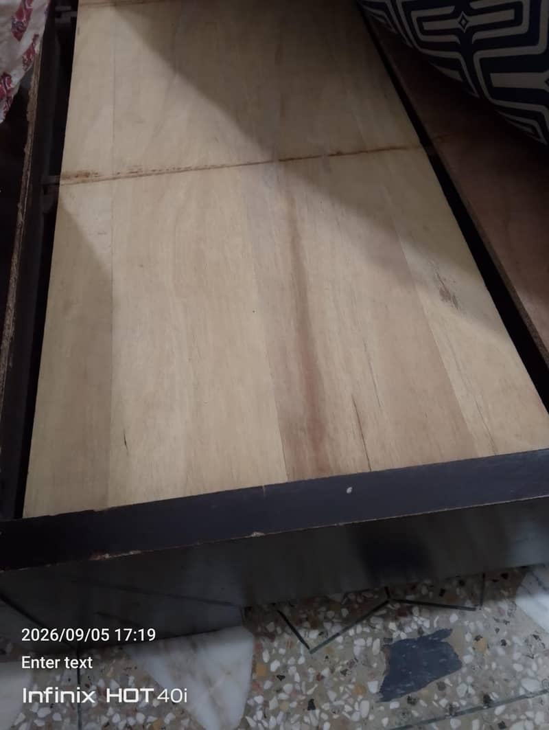 King sized bed + dressing table 11