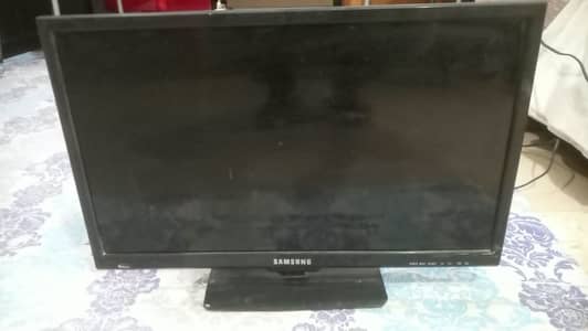 SMART LED TV 32" (Screen Broken)