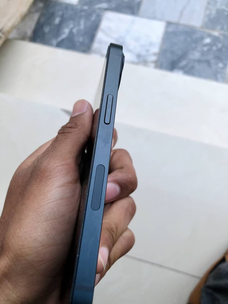 Apple iPhone 13 2