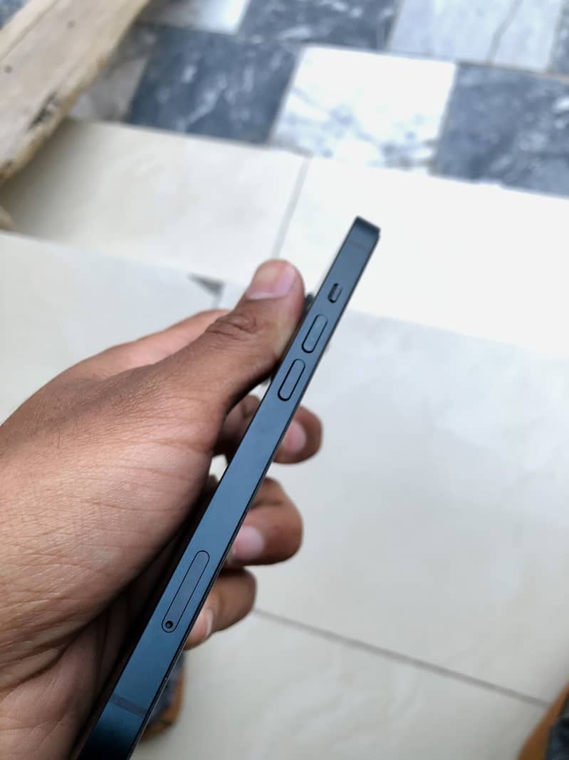 Apple iPhone 13 4