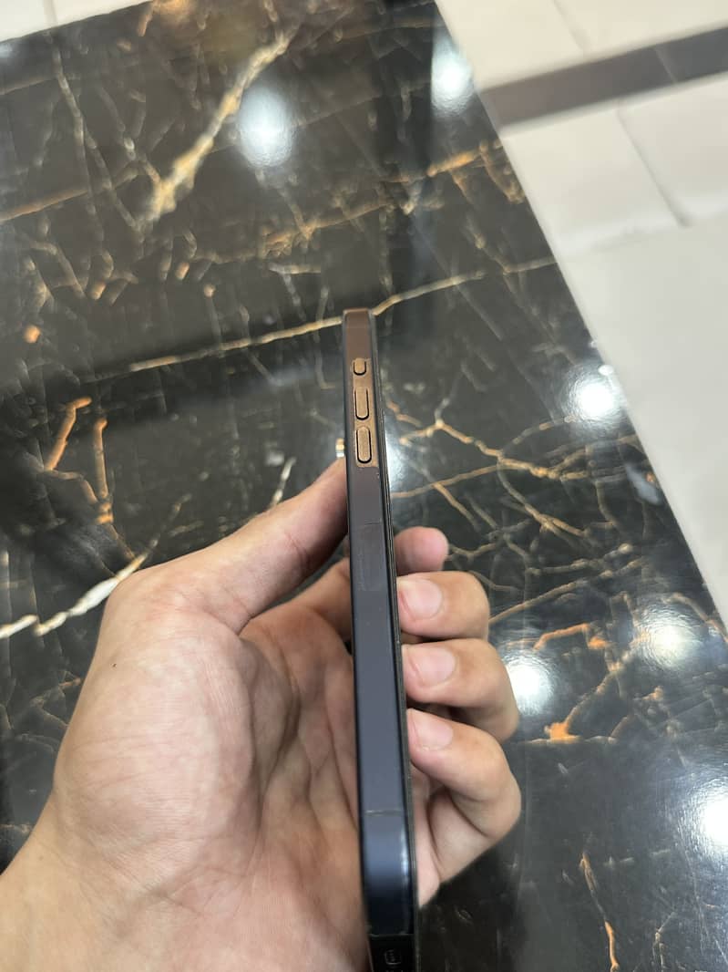 Apple iPhone 15 Pro Max 2