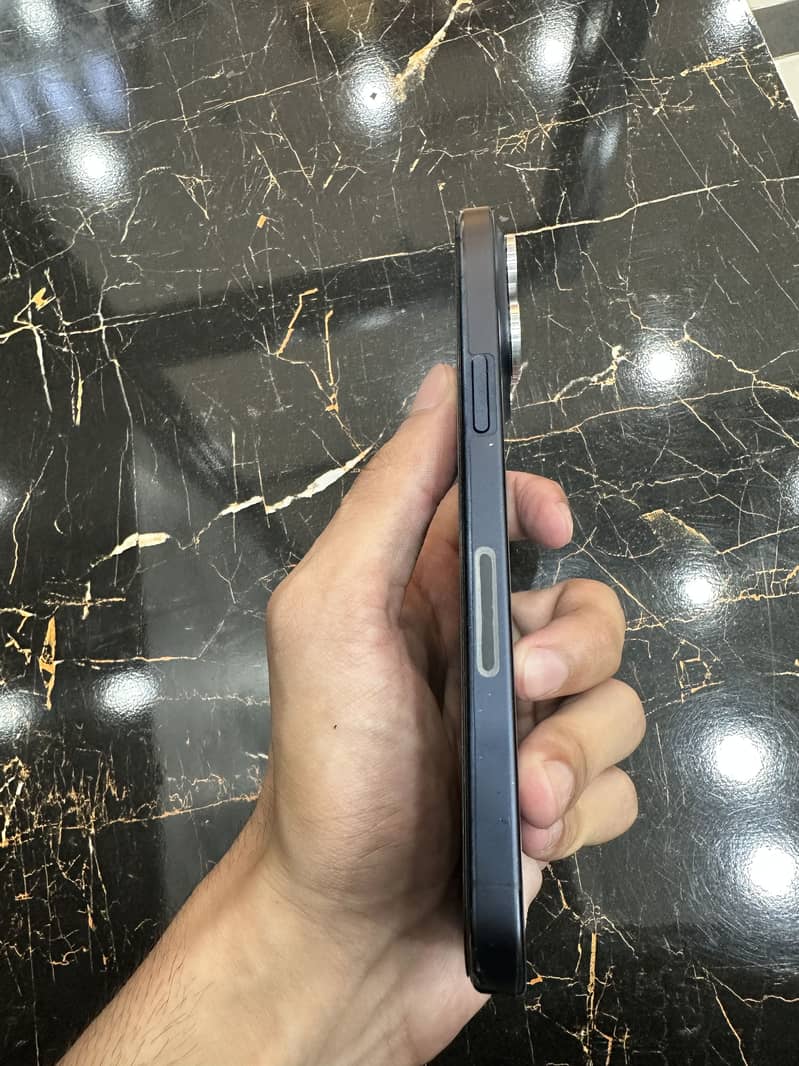Apple iPhone 15 Pro Max 0